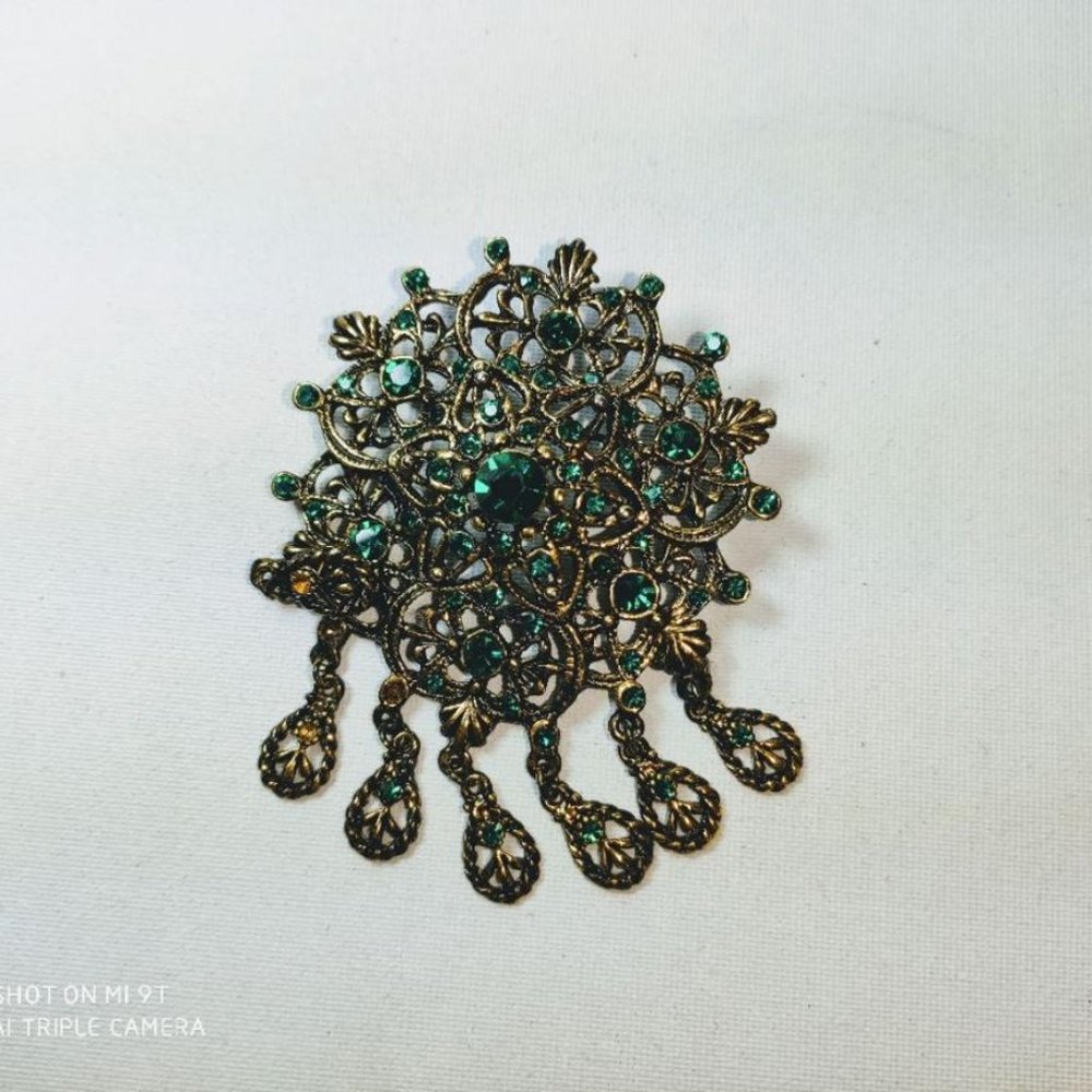 Brooche